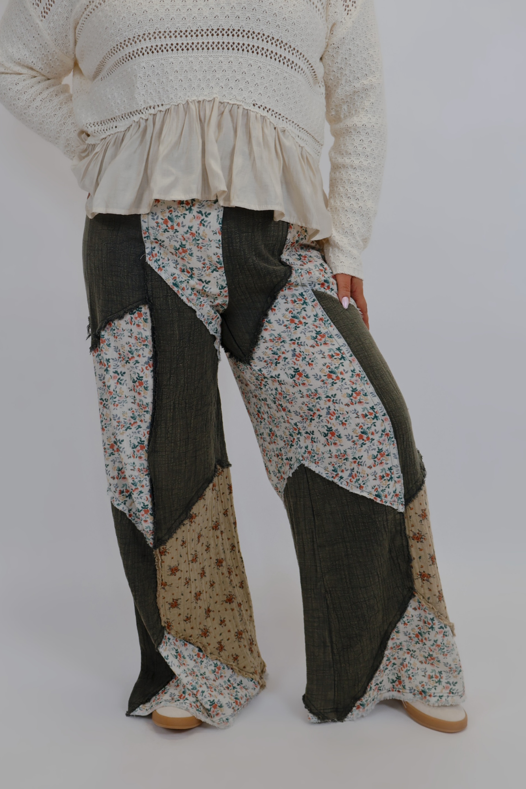 Pantalon en gaze à patchs floraux