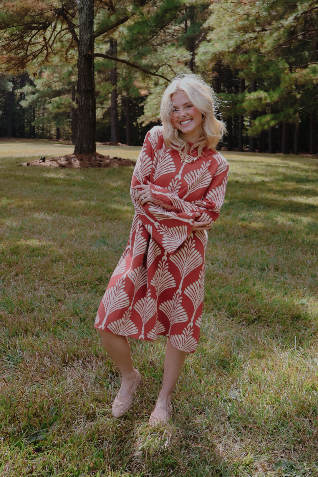 Robe pull en maille à feuilles rouillées